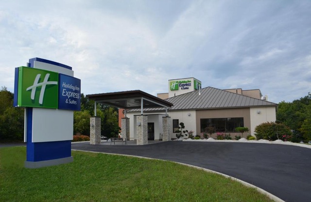 Holiday Inn Express Suites Waterville North Ihg Hotel 