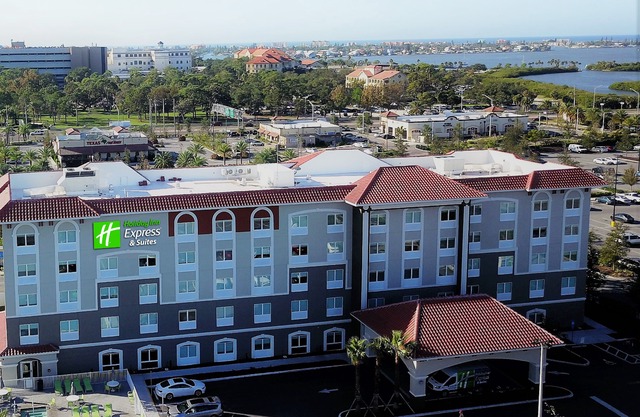 Holiday Inn Express & Suites St. Petersburg - Madeira Beach, an Ihg Hotel