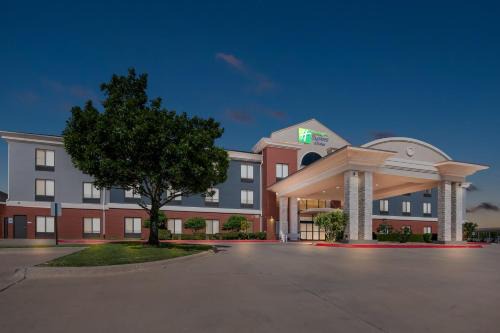 Holiday Inn Express & Suites Perry by IHG