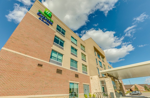 Holiday Inn Express & Suites - Okemos - University Area, an Ihg Hotel