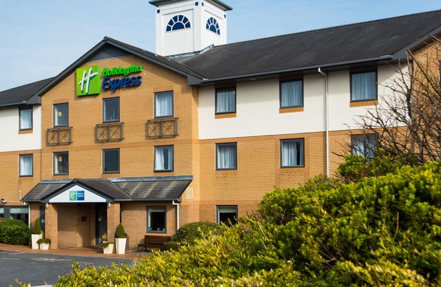 Holiday Inn Express Swansea East, an Ihg Hotel