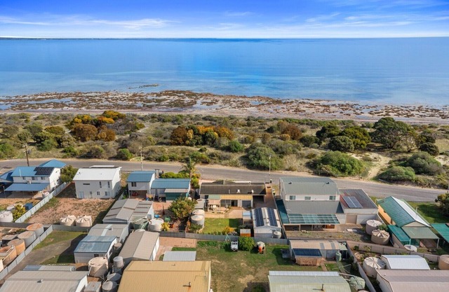 Holiday Magic - short walk to the beach - Off Peak special!