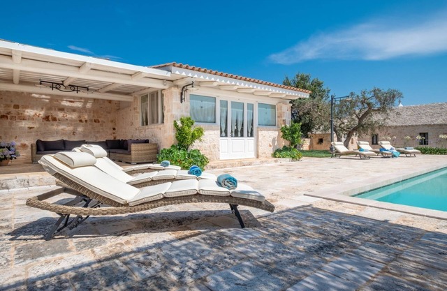 holiday vacation large villa rental italy, bari, puglia, apulia, trulli, pool, wifi, short term long term italian villa