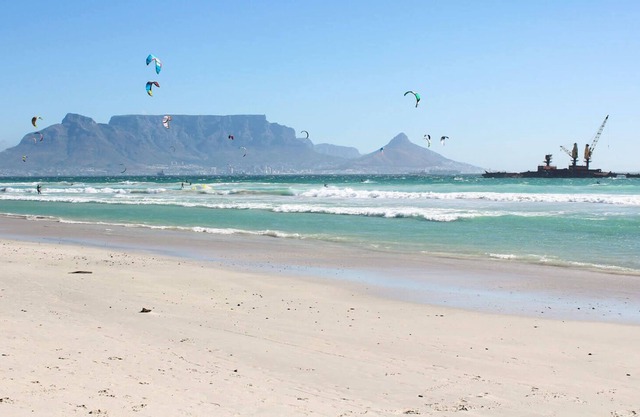 Holiday Villa in Blouberg Close to Kite Surfing Beach for 6 People