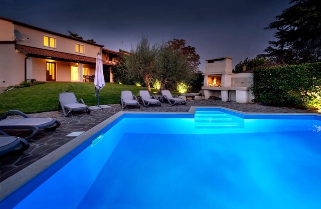 Holiday villa "Nina" with own pool