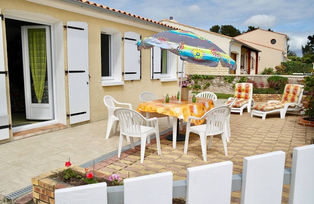 Holidays for 4 in Brem-sur-Mer