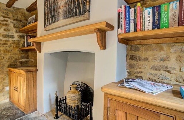 Hollytree Cottage, HOOK NORTON