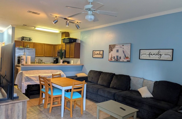 Home (3B/3B): Economical Apt, 7 mins to FSU (206)