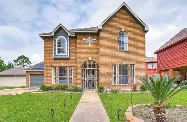 Home 7 Mi to Energy Corridor: Remote-Work Ready!