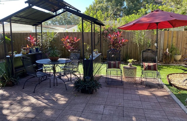 Home away from Home! Close to Beaches and Shops.