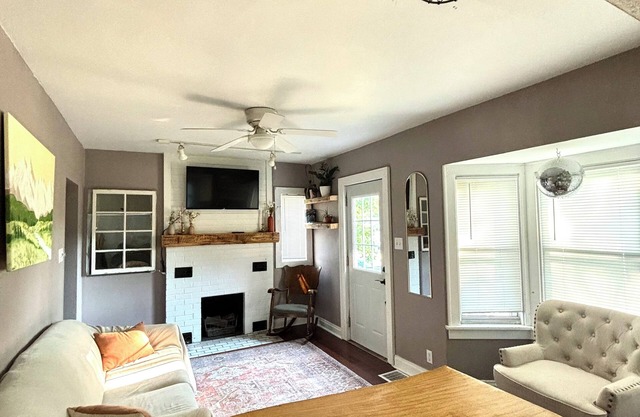 Home in Cedar Falls-updated cottage