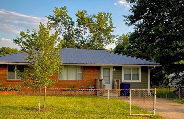 Home in Langley near Grand Lake. ATV, fishing, golf, and other activities.