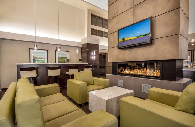 Home Inn & Suites Regina East