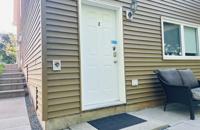 🏡 Home – Lower Level Walkout 🌿 PrimeLocation | 2 Large Bedrooms | 1 Full Bath