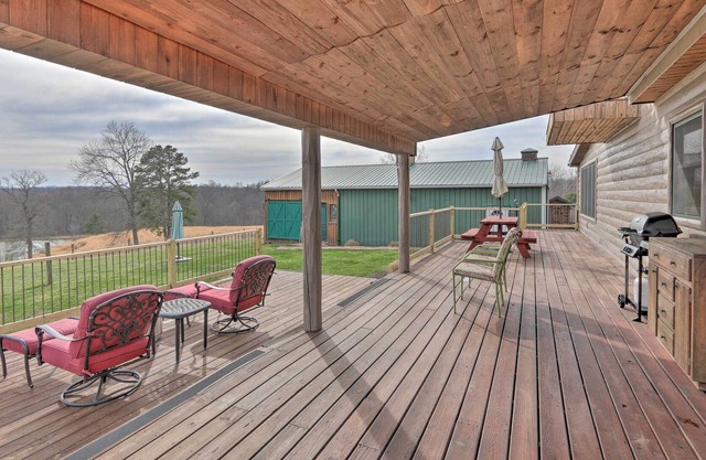 Home w/ Fishing & Hot Tub, Near Lake Hope!