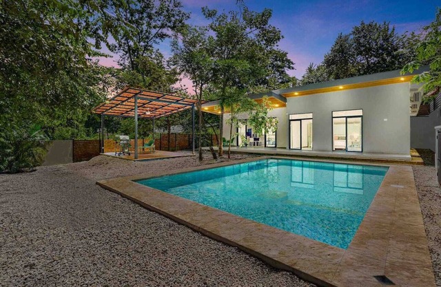 Home with the best pool 5 min drive to town