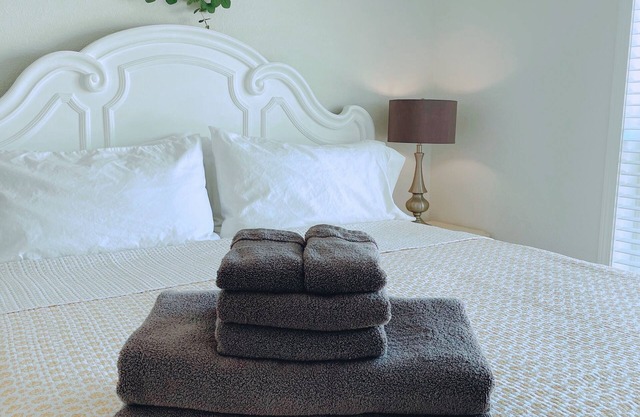 Home With Views Near Grand Canyon West & Skywalk