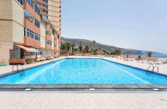 Home2Book Cozy Coastal Duplex & Pool, Caletillas