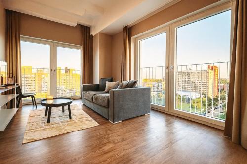 Homely! Skyview 2-Room Apartment, Airport, Fair, Rooftop, Gym!