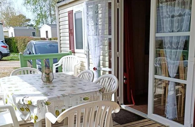 Homerez - Amazing bungalow for 8 ppl. with shared pool and terrace at Onzain