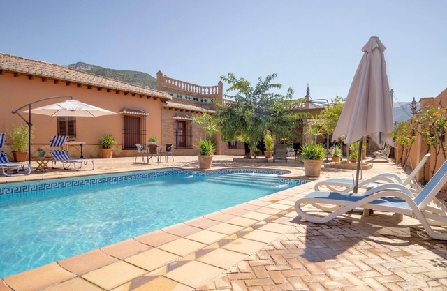 Homerez - Amazing villa for 5 ppl. with swimming-pool and terrace at Padul