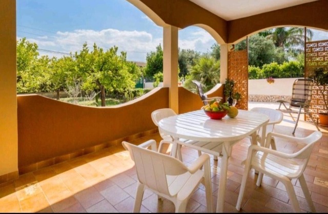 Homerez - Beautiful apartment With sea view and garden