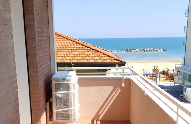 Homerez - Beautiful appartement for 6 ppl. with sea view and balcony at Viserba