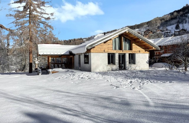Homerez - Beautiful chalet in Valloire with mountain view.