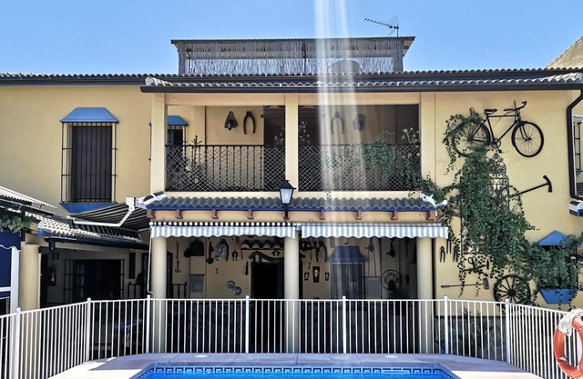 Homerez - Big villa for 18 ppl. with swimming-pool and terrace at Palenciana
