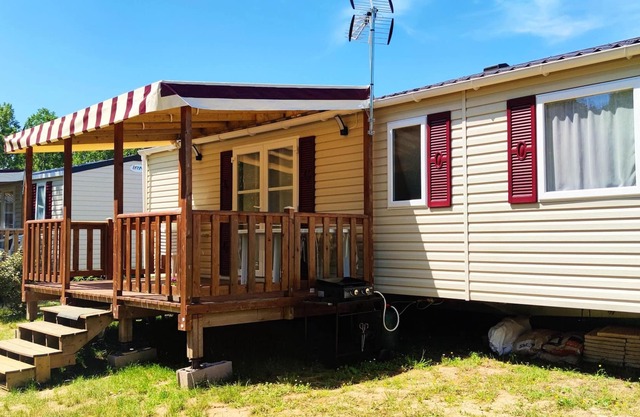 Homerez - Bungalow for 8 ppl. with shared pool and garden at Veuzain sur Loire