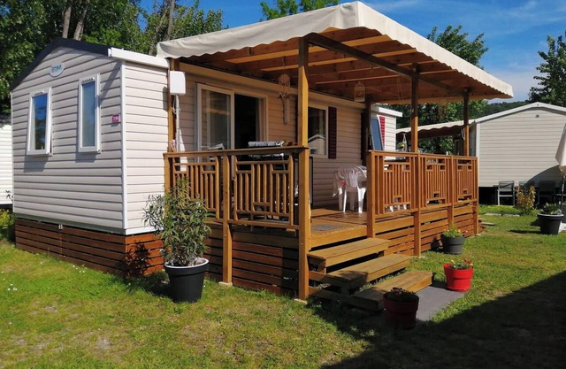 Homerez - Bungalow in Condrieu with pool
