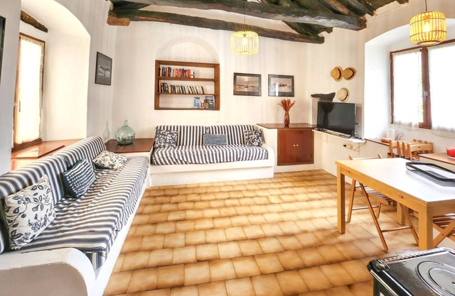 Homerez - Comfortable House in Rogliano with Terrace and Garden