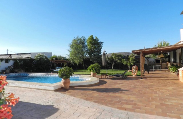 Homerez - Elegant villa in Padul with private pool