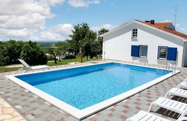 Homerez - Family villa in Buje with pool and sea view