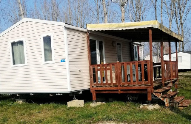 Homerez - Great bungalow for 4 people. with access to pool in Veuzain-sur-Loire