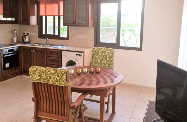 Homerez - House 1 km away from the beach for 4 ppl. with sea view at Pissouri