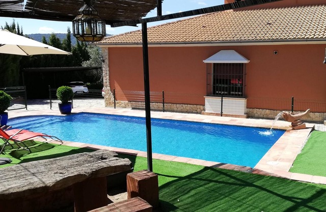 Homerez - House for 8 ppl. with swimming-pool and terrace at Arriate, Málaga