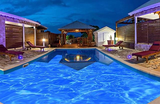 Homerez - House for 2 ppl. with shared pool, jacuzzi and garden at Anse-Bertrand