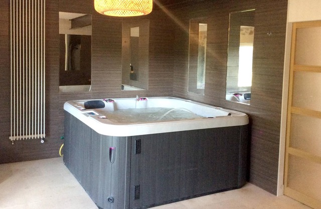 Homerez - House for 2 ppl. with shared pool, sauna and spa at Abjat-sur-Bandiat