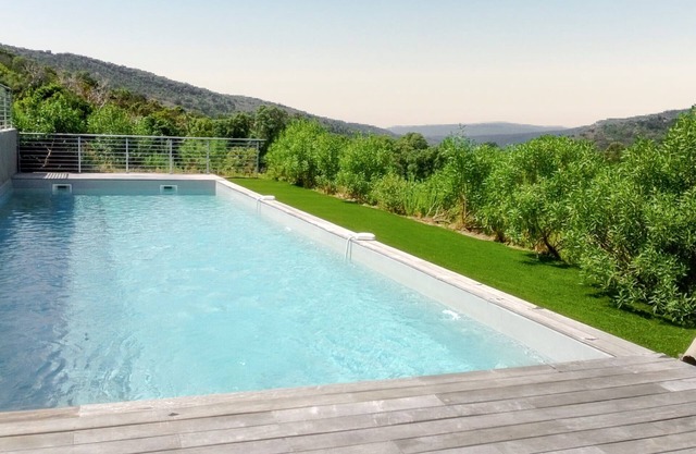 Homerez - House in Bonifacio, mountain view