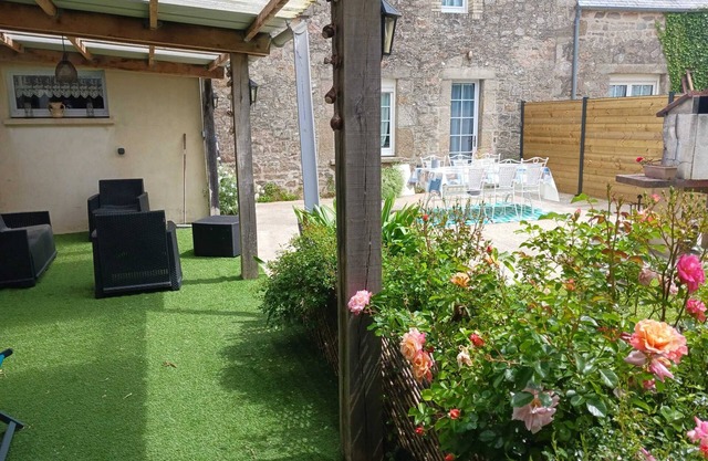 Homerez - House with Garden in Réville