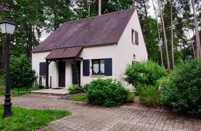 Homerez - Nice house for 3 ppl. with terrace at Arbonne-la-Forêt