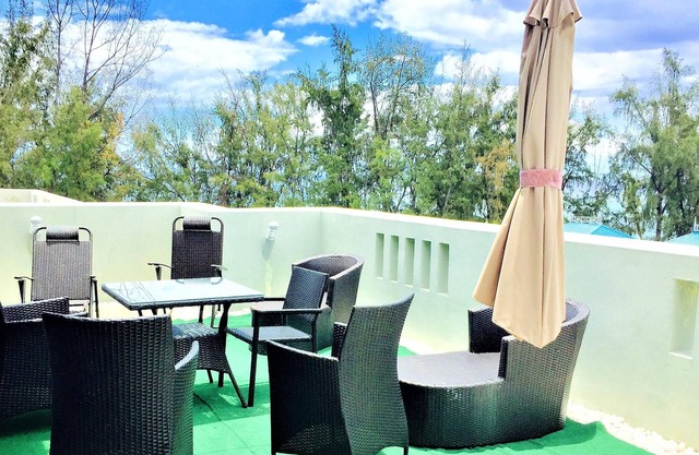 Homerez - Spacious appartement for 7 ppl. with shared pool at Flic en Flac