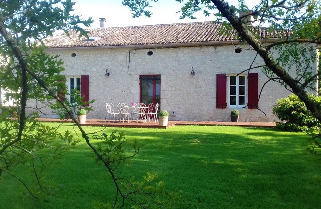 Homerez - Spacious house for 6 ppl. with terrace at Eymet