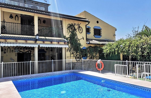 Homerez - Spacious Villa with Pool in Palenciana