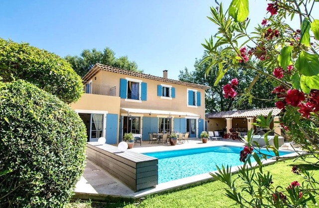 Homerez - Villa for 10 ppl. with swimming-pool, jacuzzi and garden at Villars