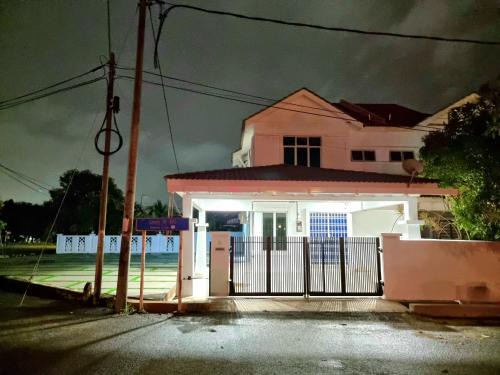 Homestay Kuantan Casa Yara, 2 Storey Corner House