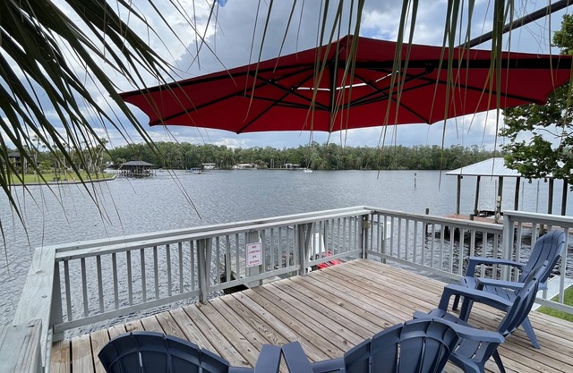 Homosassa River home, Springs & Gulf Access. Dec-Feb monthly & weekly rates