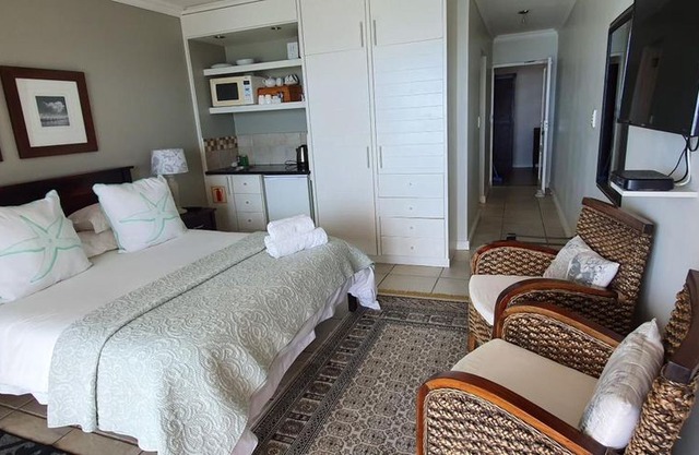 HoneyMoon Suit in Brenton On The Rocks