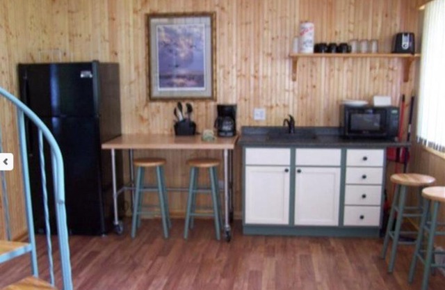 Hookers Resort Cabin Home 3